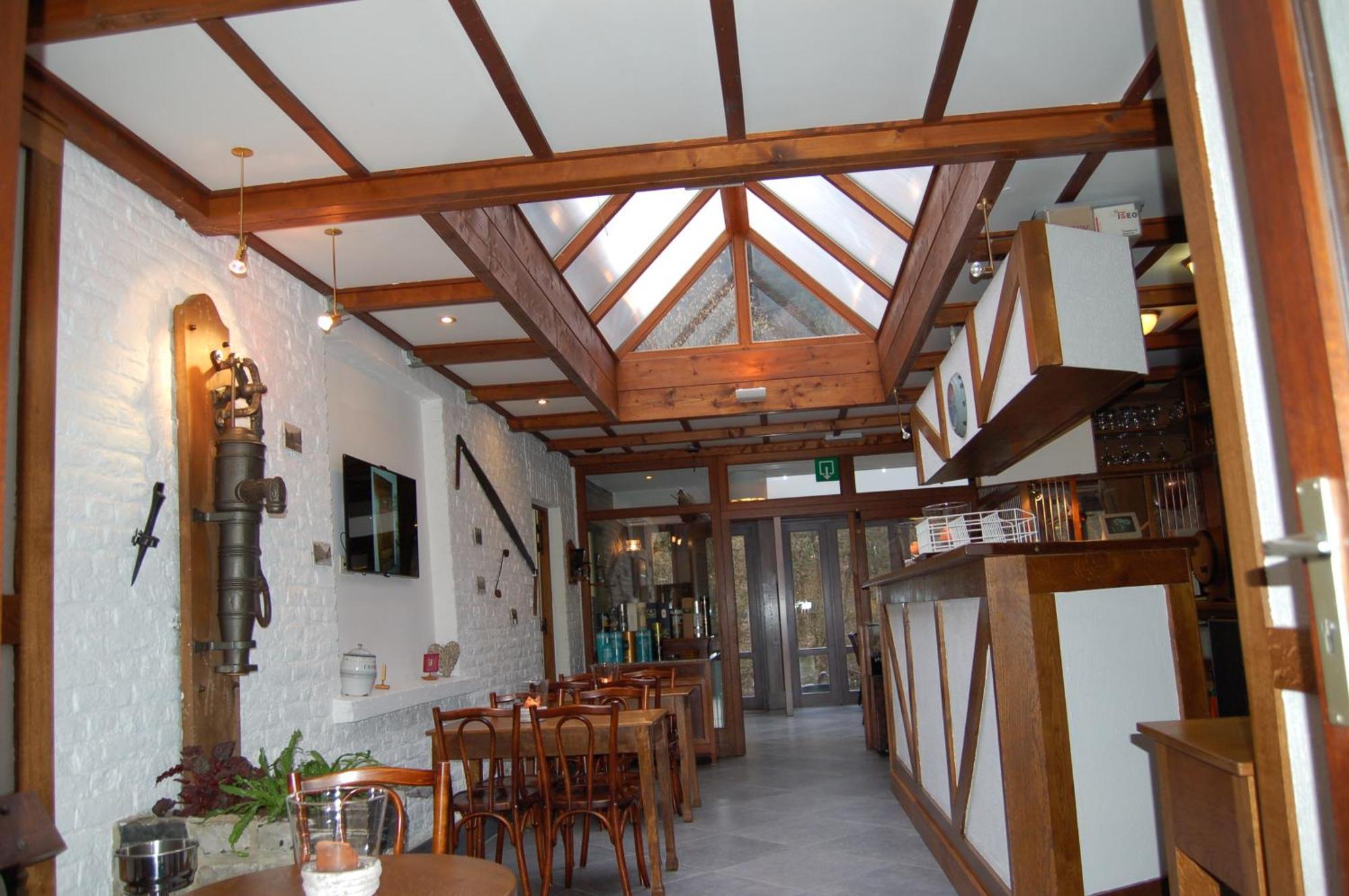 Hotel/Restaurant A La Ferme 페리에르 외부 사진